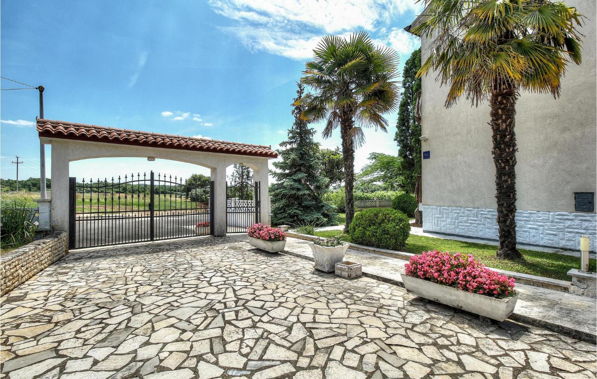 Amazing Apartment In Porec With Wifi Esterno foto